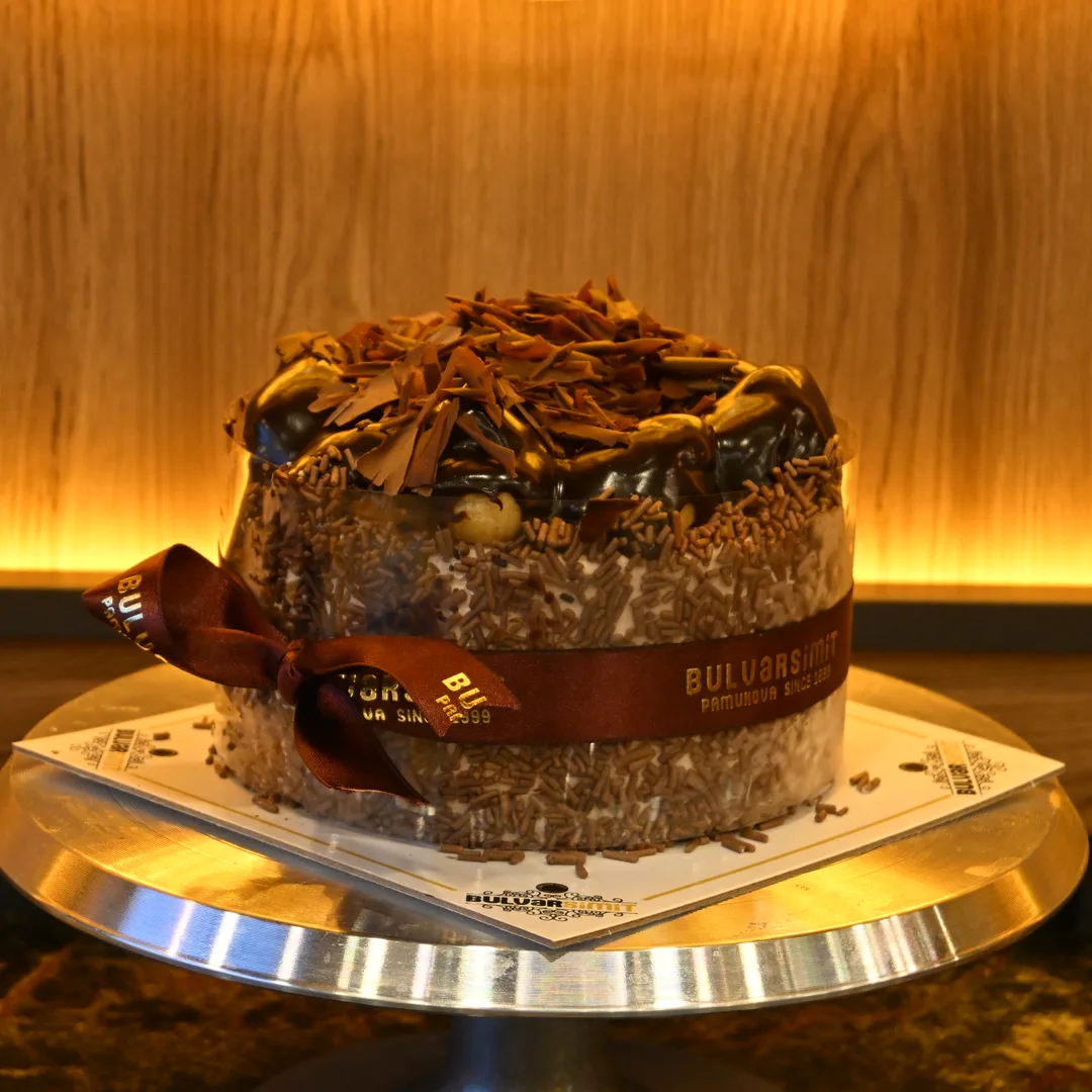 Muzlu Profiterollü Pasta